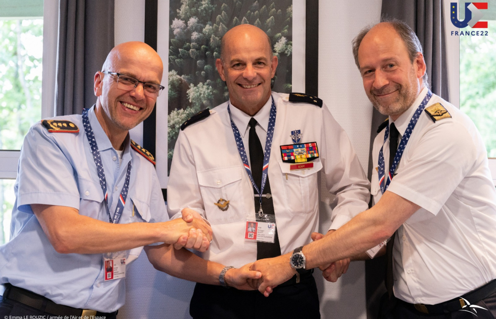 France , Germany  and  Sweden  mull  replacing  C-130 Hercules  and  CN235  fleets  with  a  new  medium-lift transport  aircraft by 2040 .